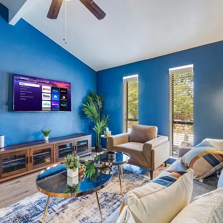 Modern Getaway Near Downtown Dallas